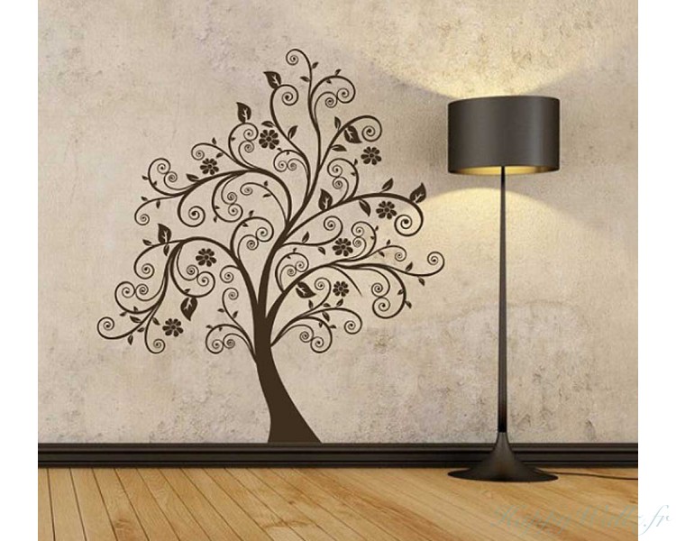 Arbre avec les feuilles et fleurs  Arbre avec les feuilles et fleurs